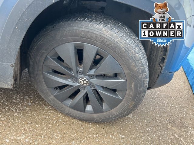 2022 Volkswagen Taos S photo 2