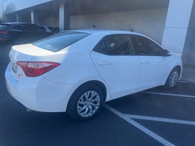 2017 Toyota Corolla LE photo 4