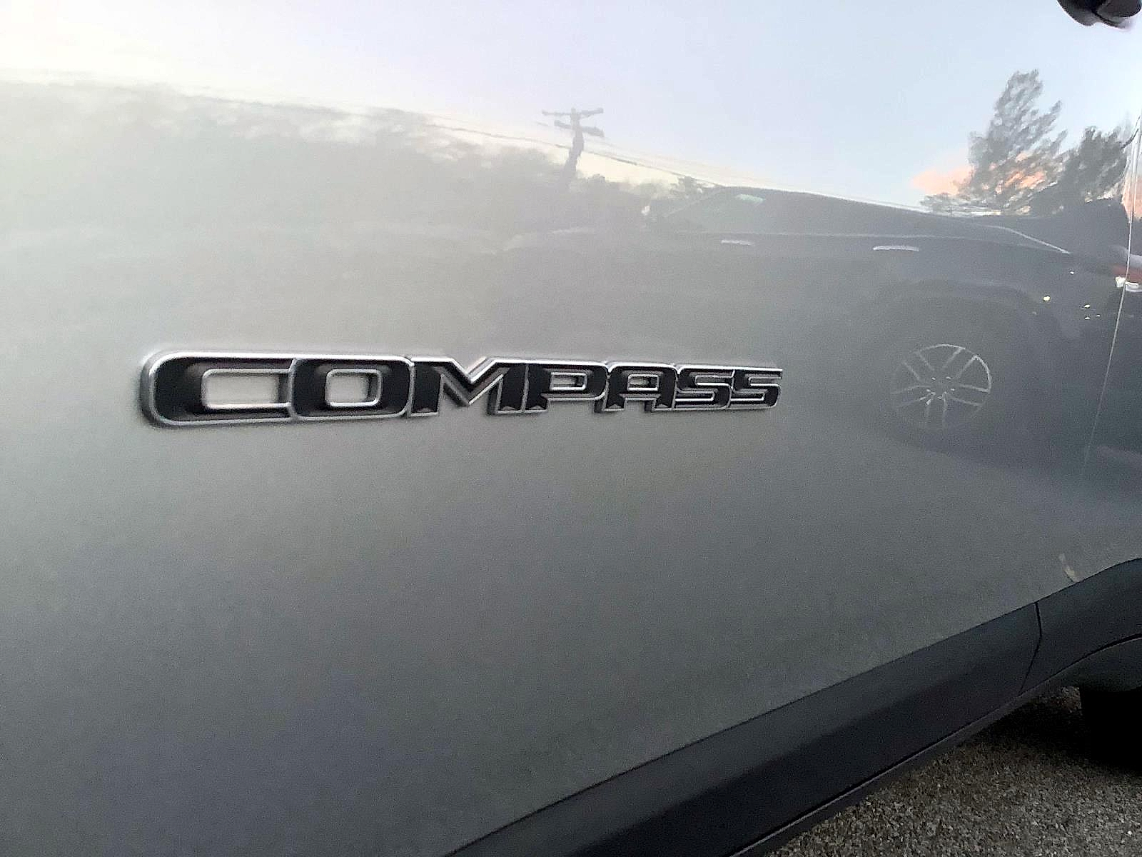 2022 Jeep Compass North Edition Latitude photo 3