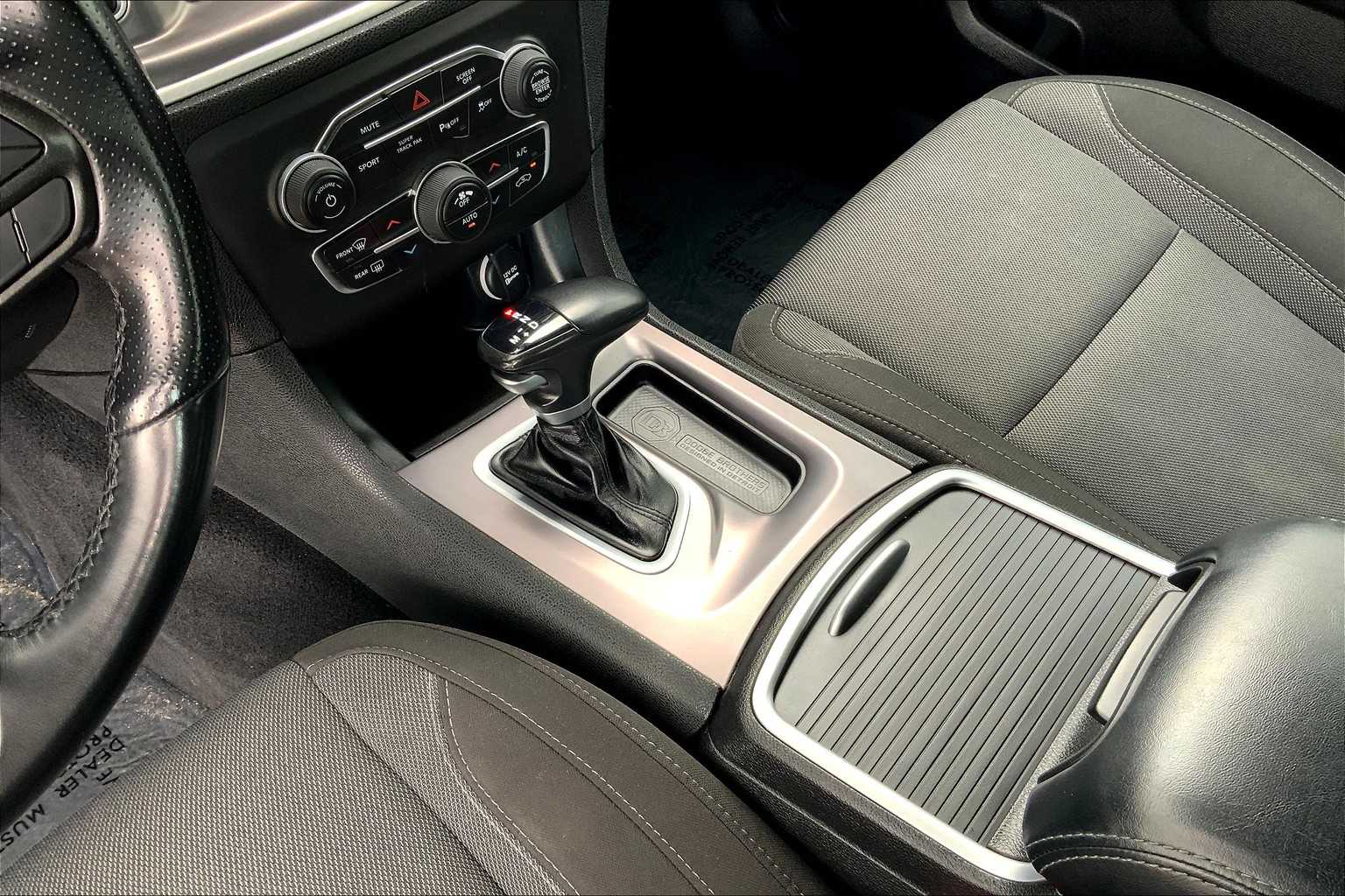 2022 Dodge Charger SXT photo 16