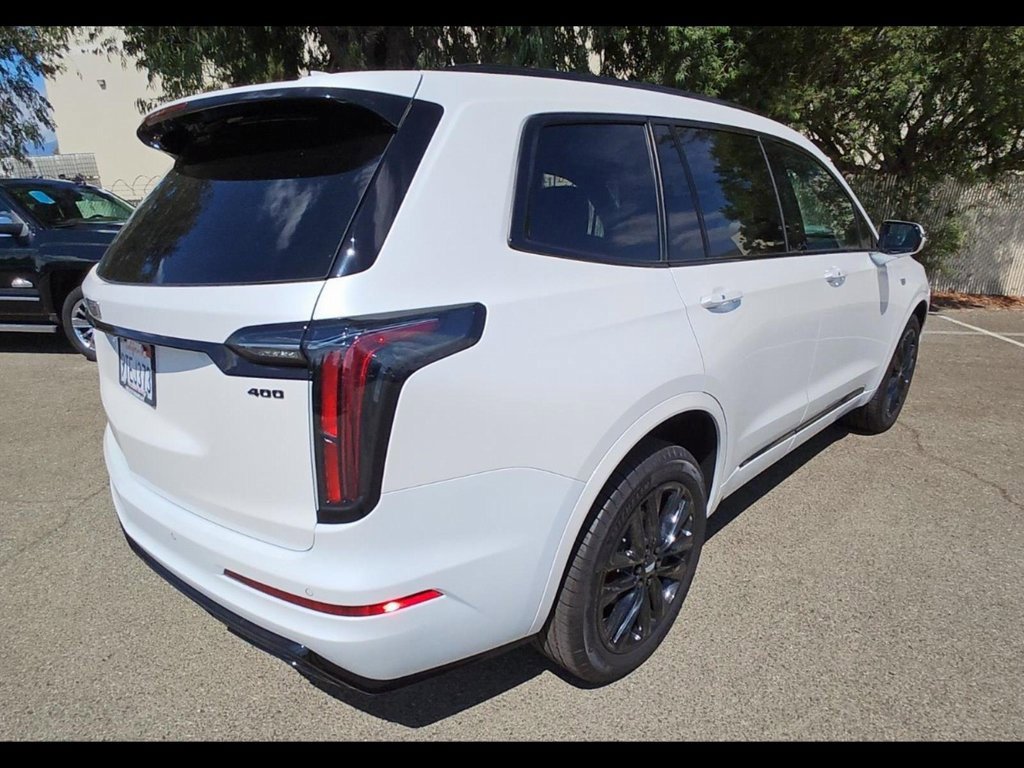 2024 Cadillac XT6 Sport photo 2