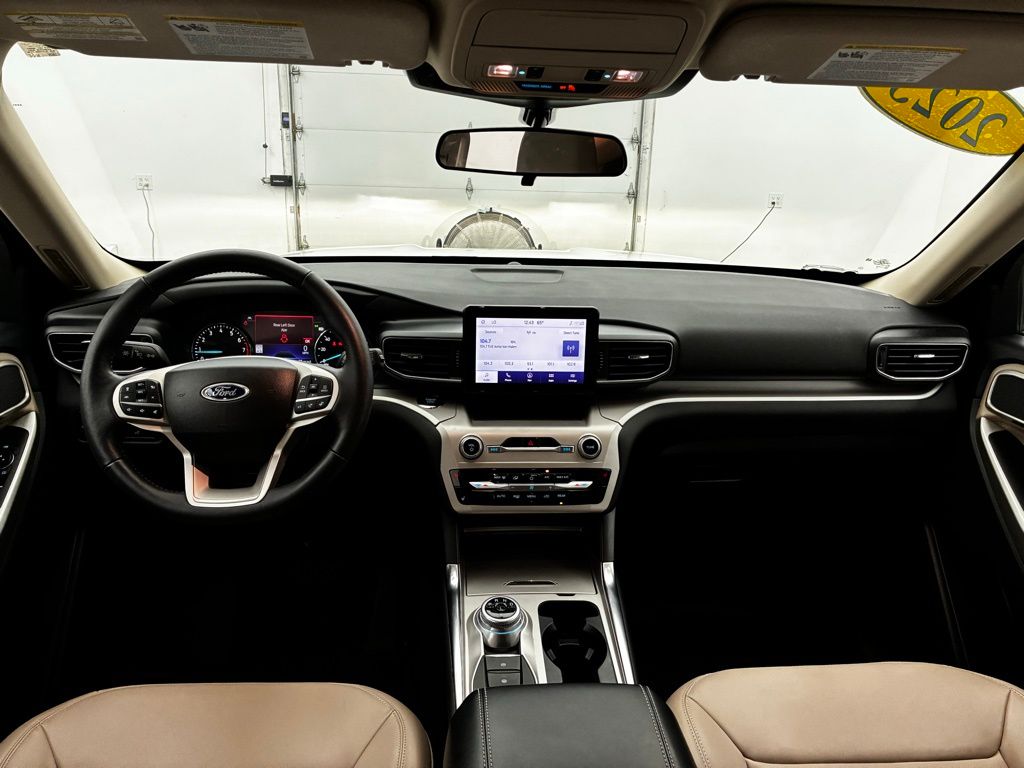 2023 Ford Explorer XLT photo 2