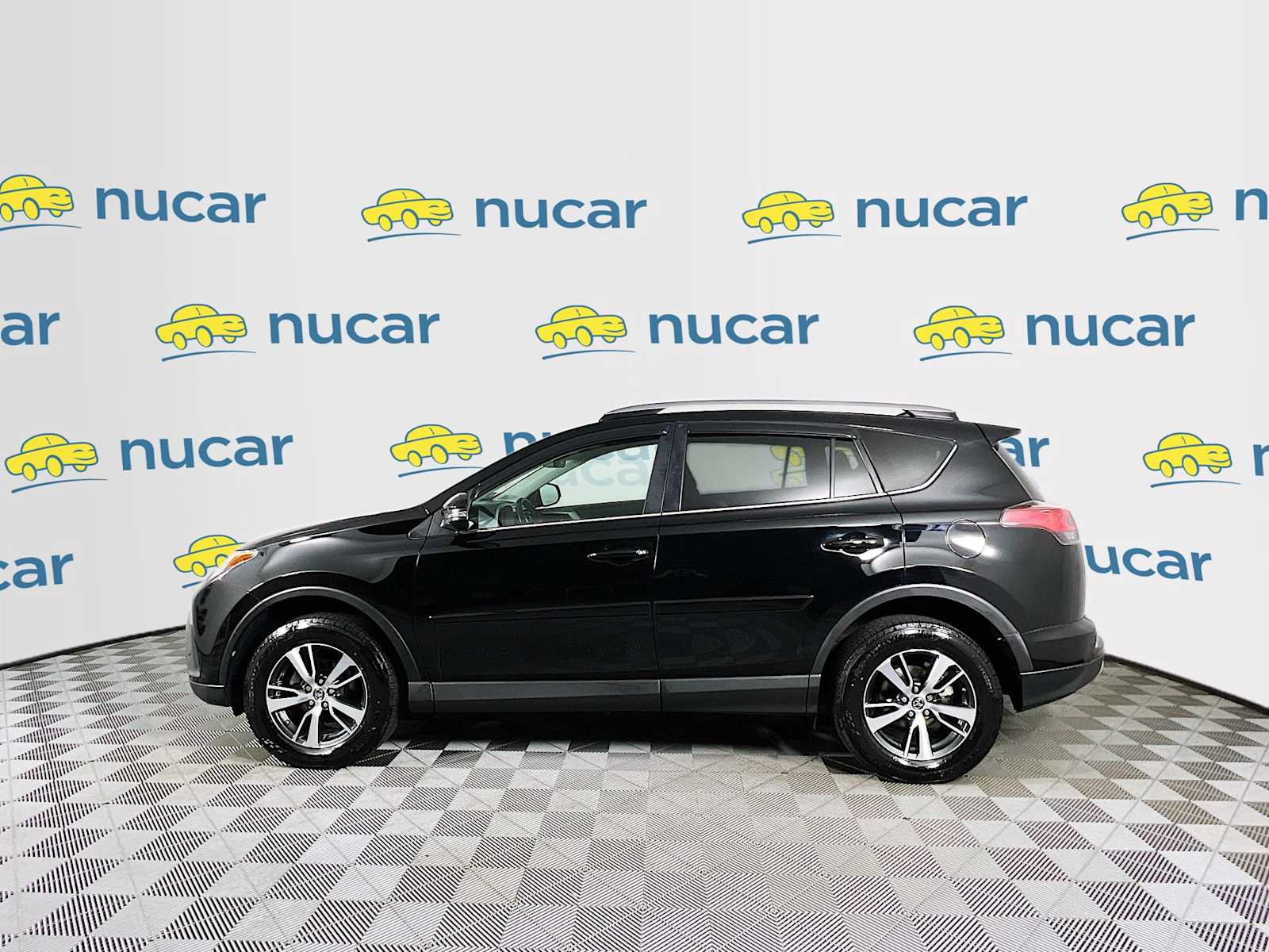 2018 Toyota RAV4 XLE photo 3