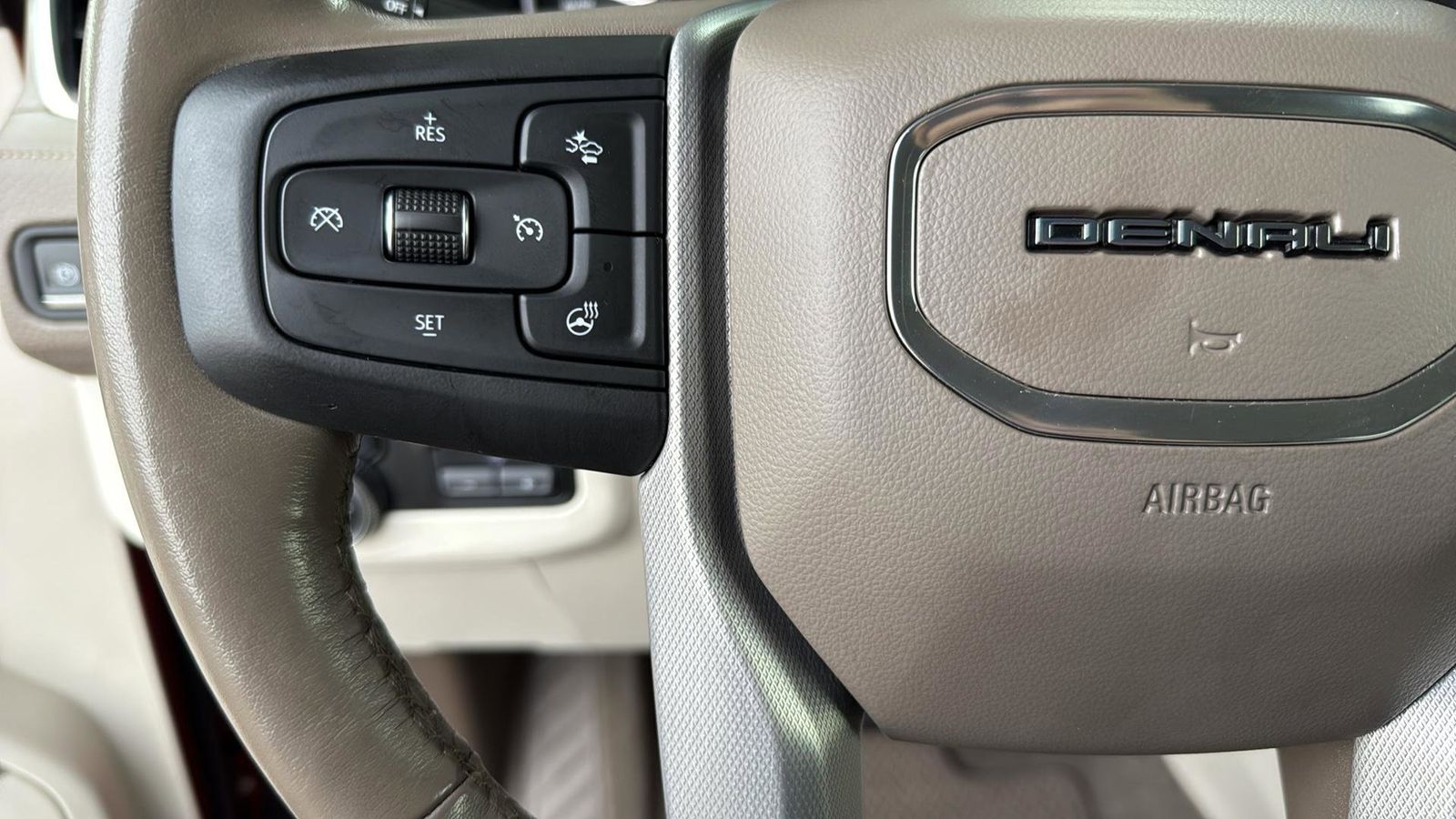 2021 Gmc Yukon Denali photo 17