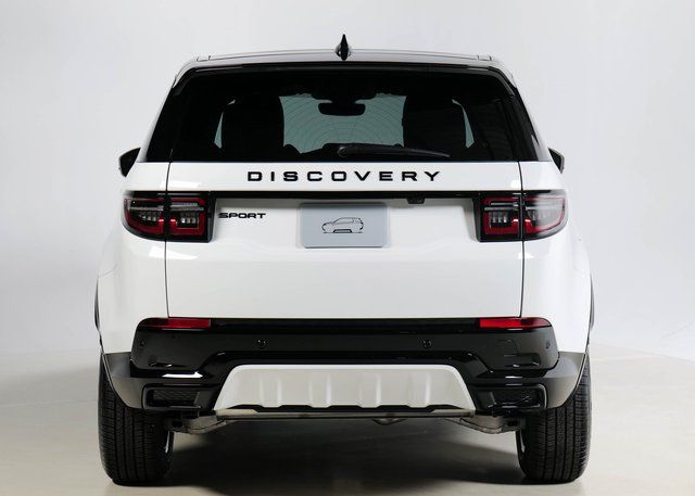 2024 Land Rover Discovery Sport SE photo 4