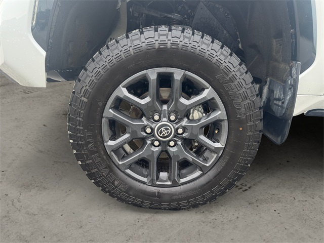 2022 Toyota Tundra Platinum CrewMax photo 10
