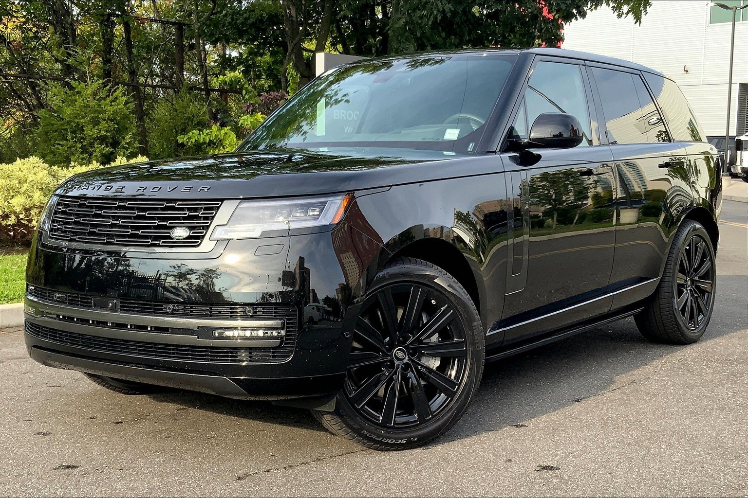 2025 Land Rover Range Rover SE's photo