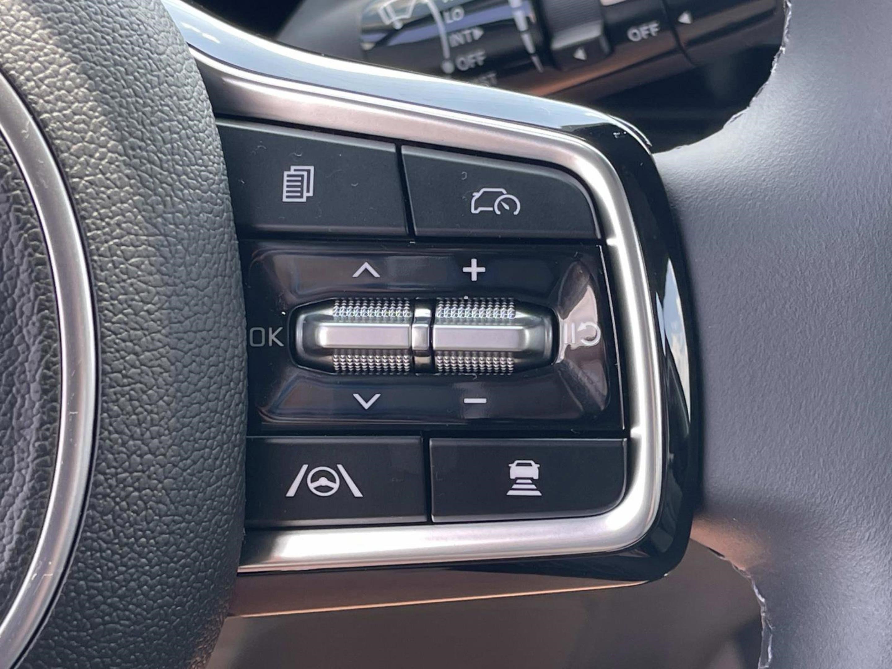 2025 Kia Carnival LXS photo 22