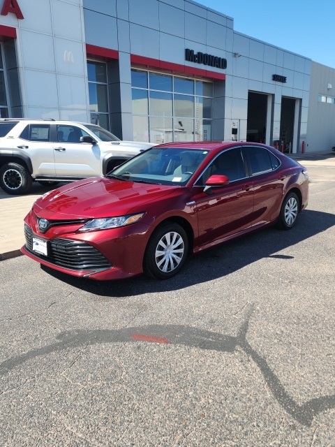 2020 Toyota Camry Hybrid LE photo 2