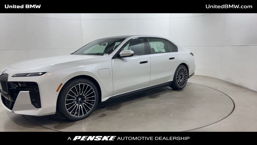 2026 Bmw 750e photo 4