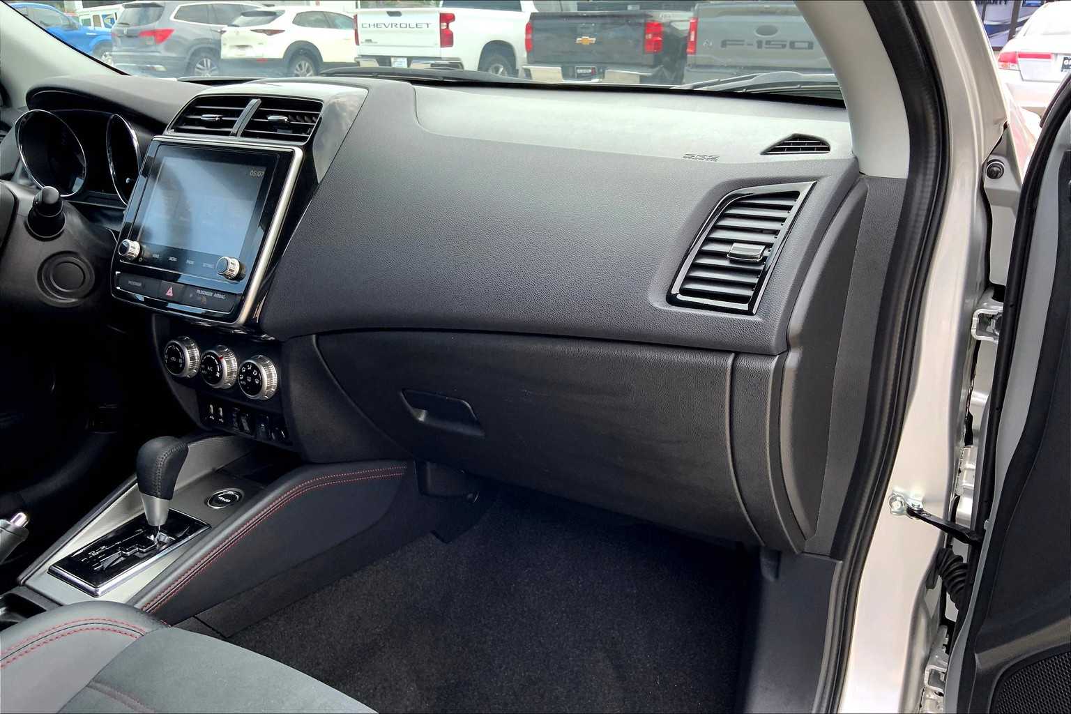 2024 Mitsubishi Outlander Sport SE photo 16