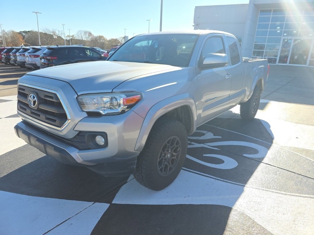 2017 Toyota Tacoma SR5's photo