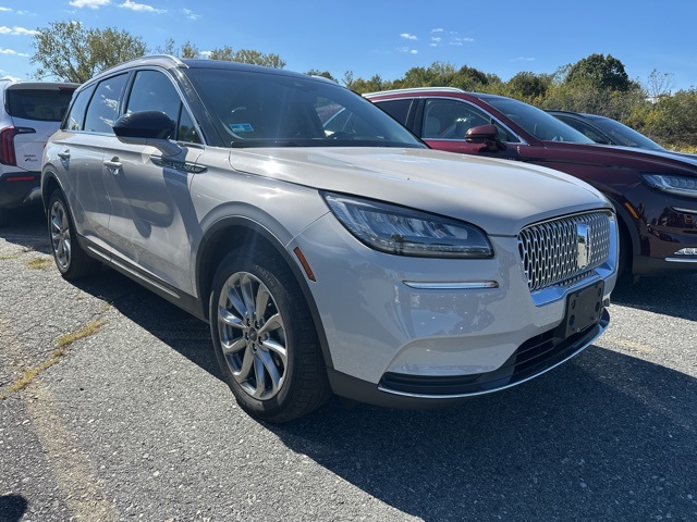 2022 Lincoln Corsair Standard photo 3