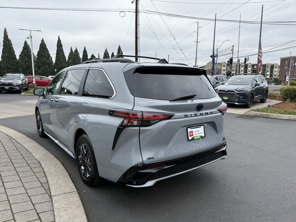 2024 Toyota Sienna XSE photo 2