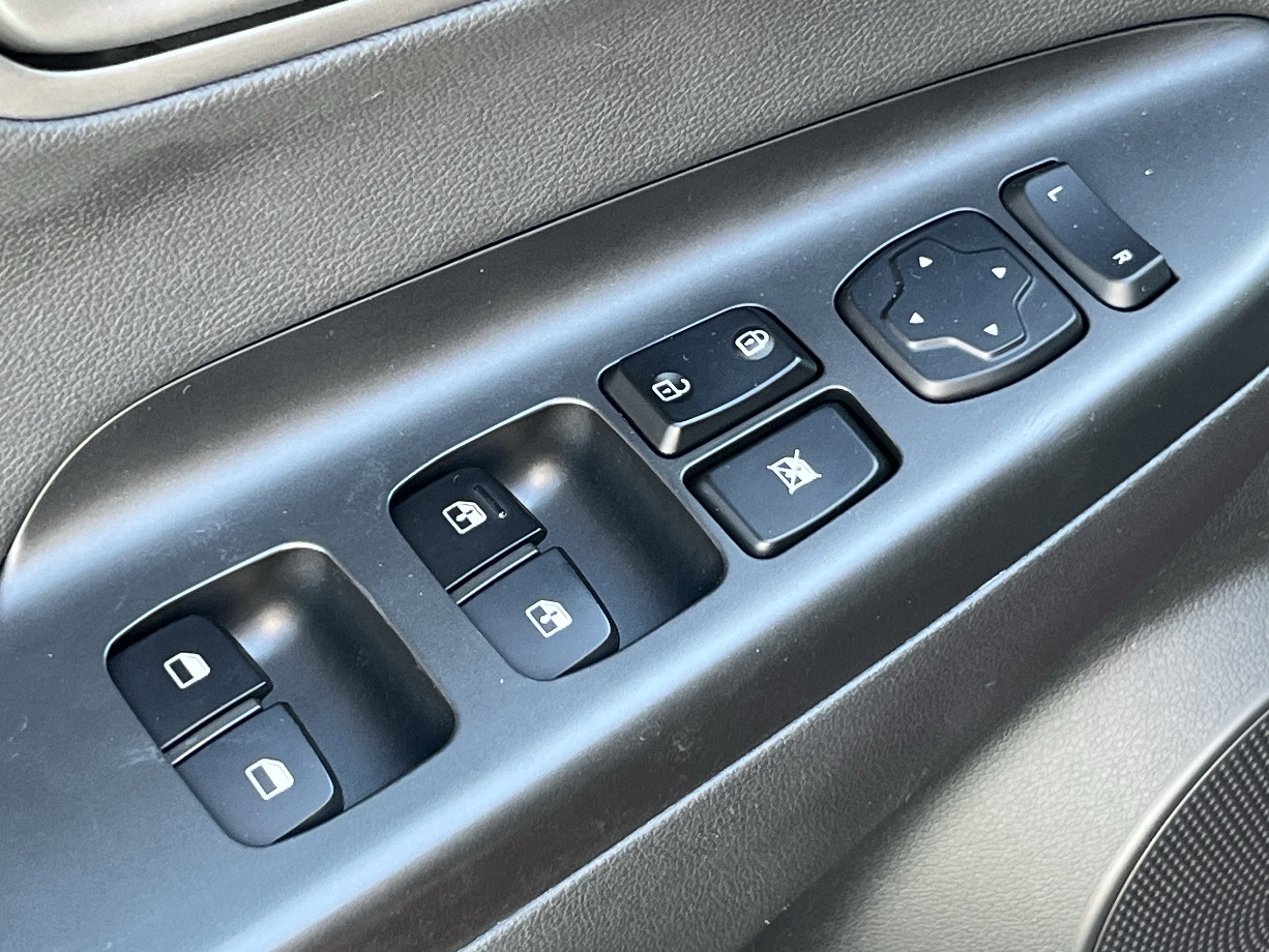 2021 Hyundai Kona Electric Limited photo 3