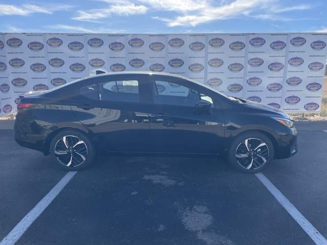 2025 Nissan Versa Sedan SR's photo