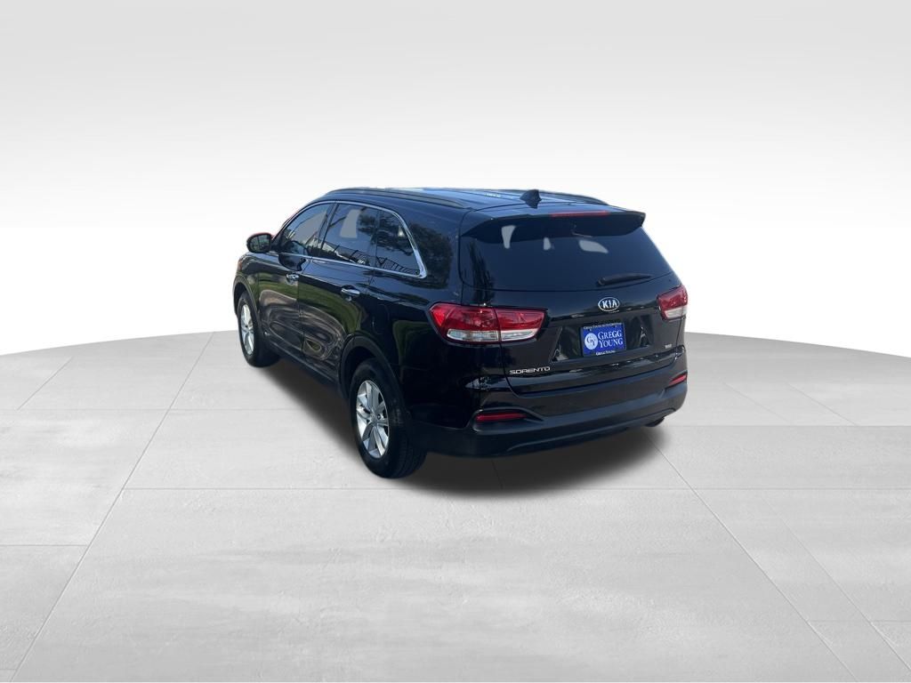 2017 Kia Sorento LX photo 2
