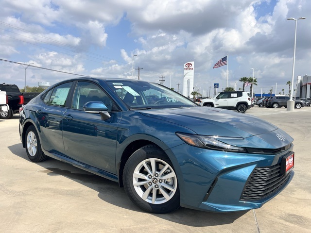 2026 Toyota Camry LE's photo