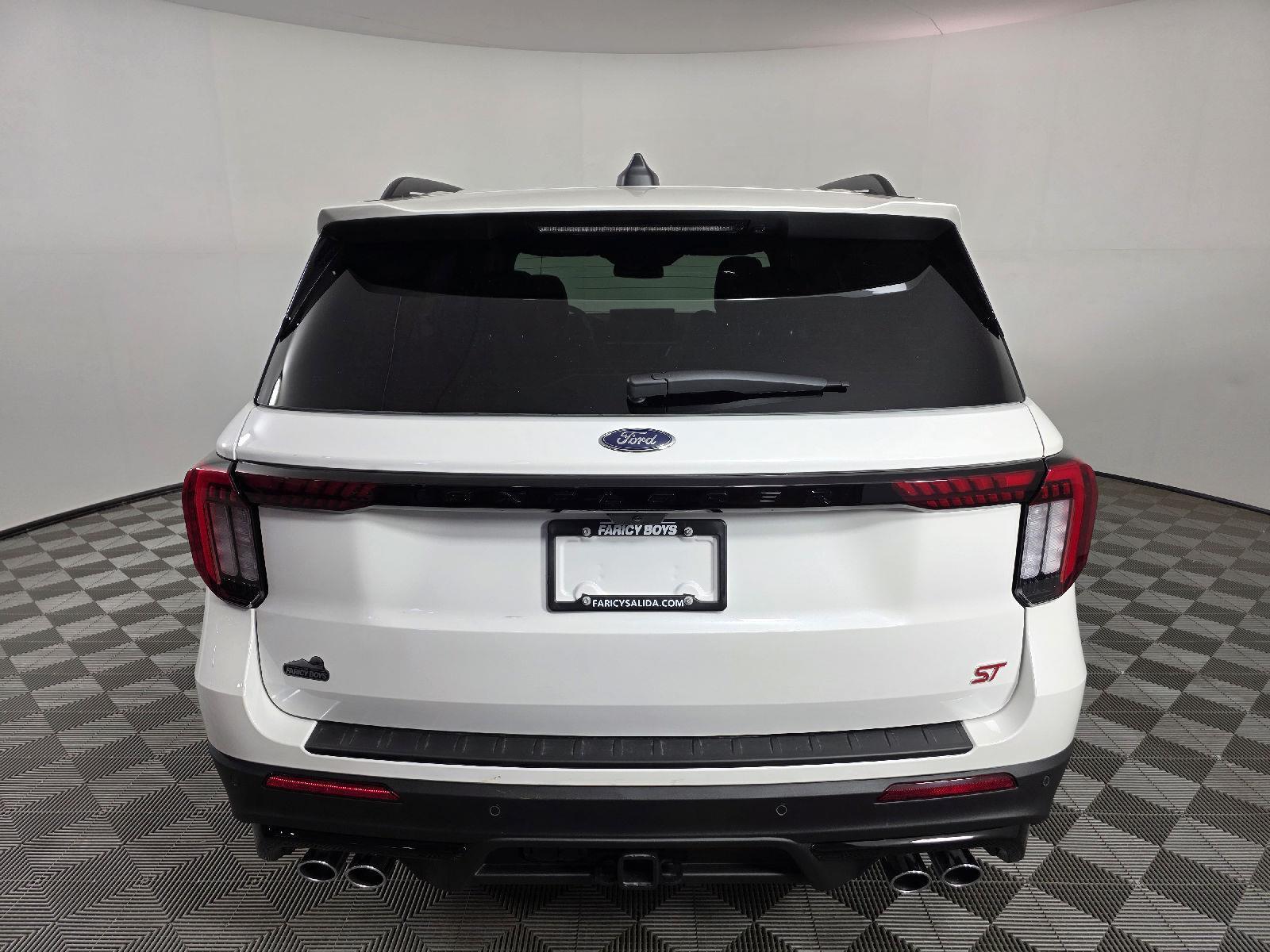 2025 Ford Explorer ST photo 4