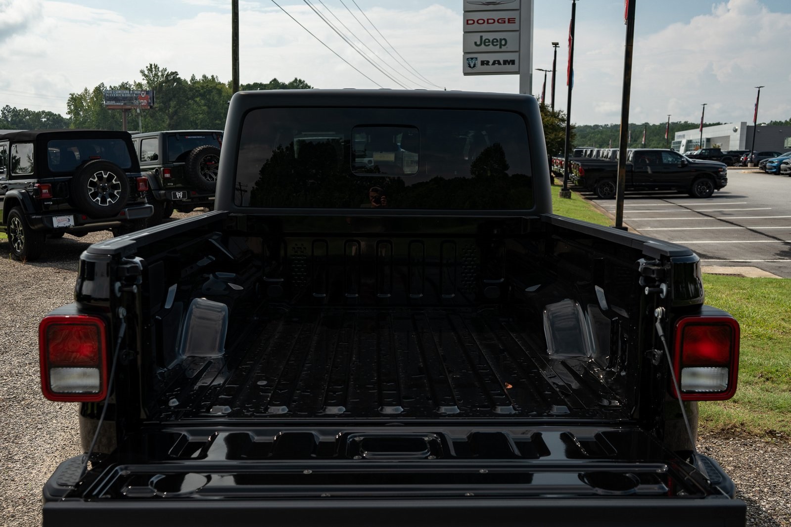 2025 Jeep Gladiator Sport photo 9