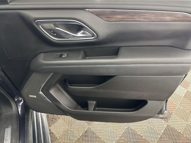2022 Chevrolet Suburban LT photo 16