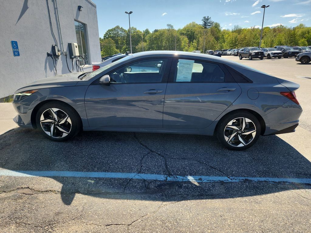 2023 Hyundai Elantra SEL photo 4