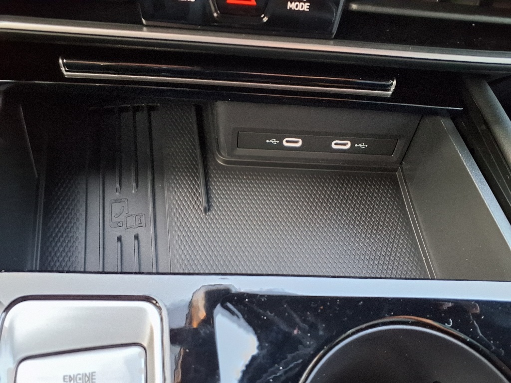 2025 Volkswagen Atlas Cross Sport SEL R-Line photo 25