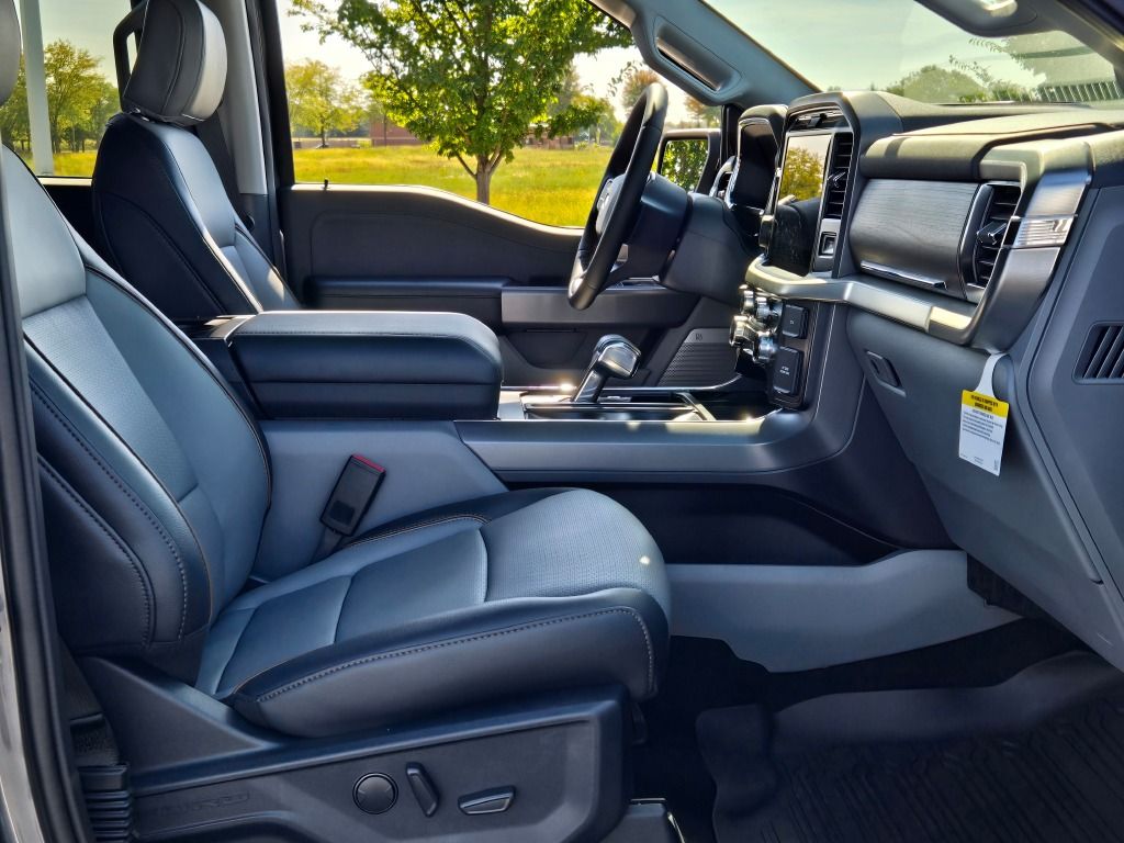 2025 Ford F-150 Lariat photo 5
