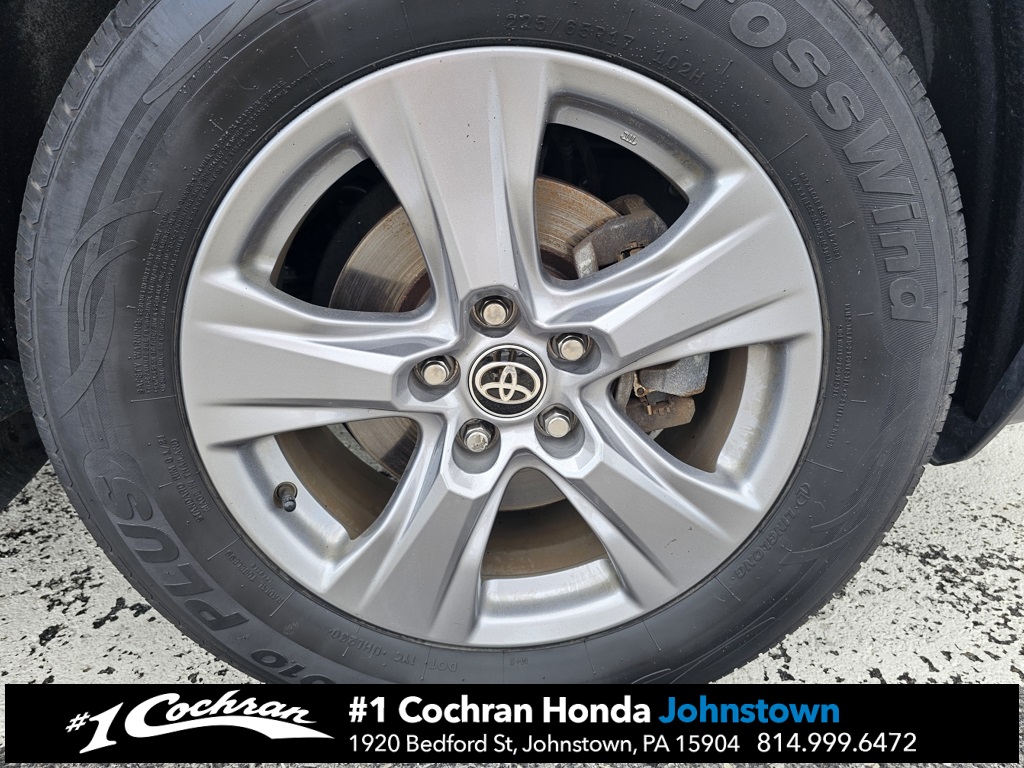 2022 Toyota RAV4 Hybrid XLE photo 11