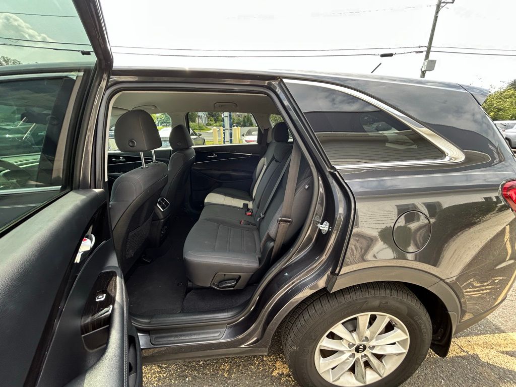 2019 Kia Sorento LX photo 12