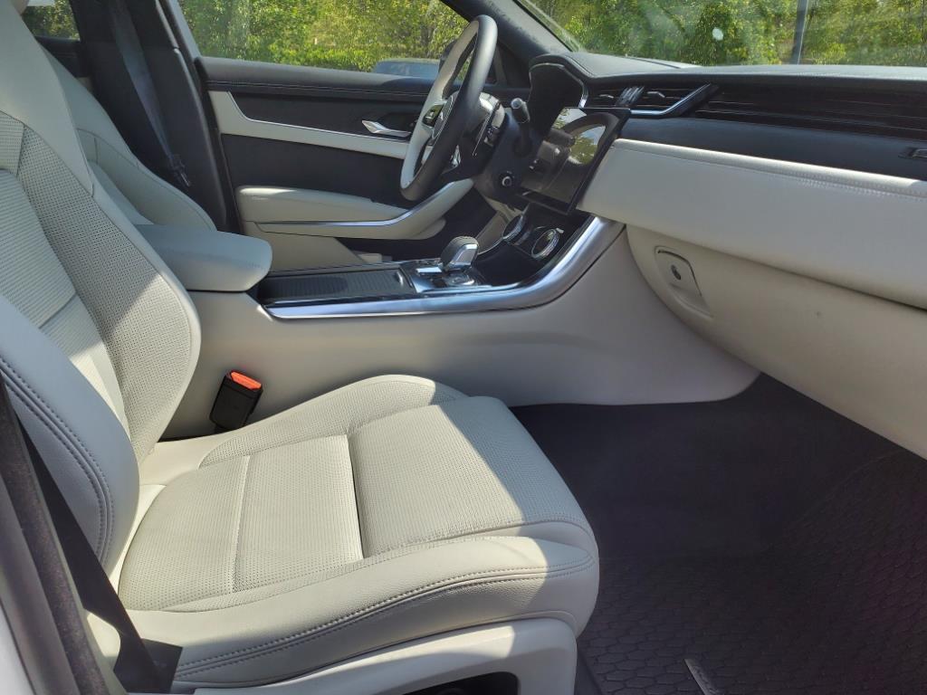 2024 Jaguar XF R-Dynamic SE AWD P300 photo 3