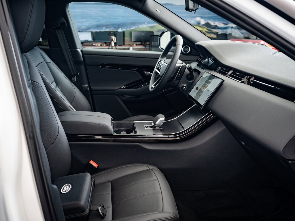 2026 Land Rover Range Rover Evoque Dynamic SE photo 18