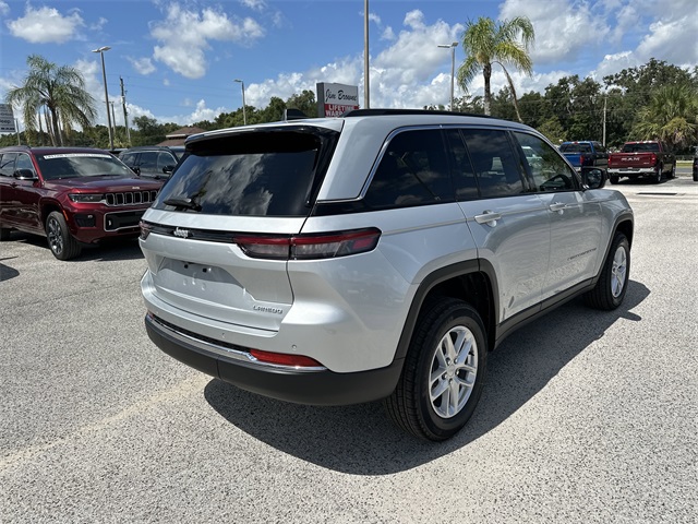 2025 Jeep Grand Cherokee Laredo X photo 4