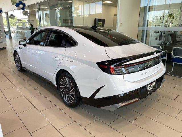 2025 Hyundai Sonata Hybrid Limited photo 4