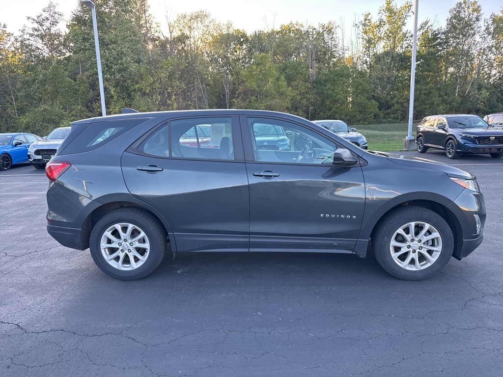 2020 Chevrolet Equinox LS photo 2