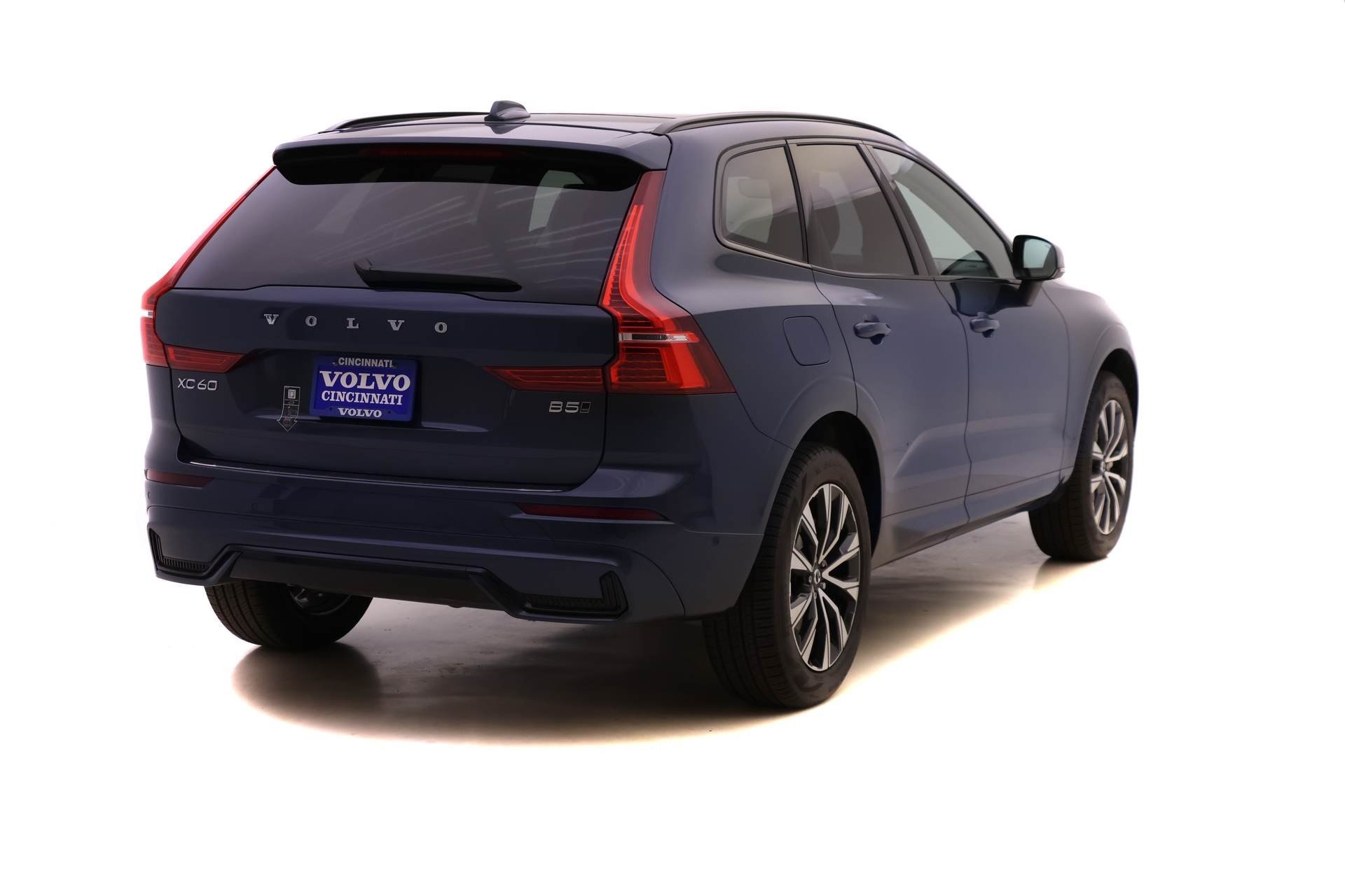 2025 Volvo XC60 B5 Plus photo 4