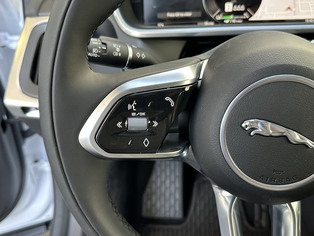 2024 Jaguar I-PACE HSE photo 11