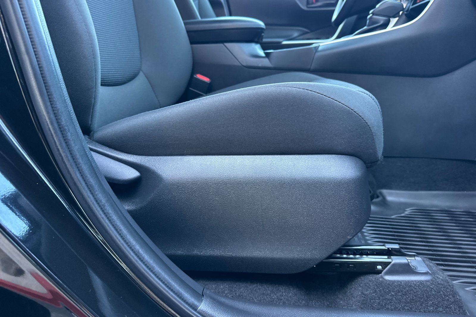 2022 Toyota RAV4 LE photo 22