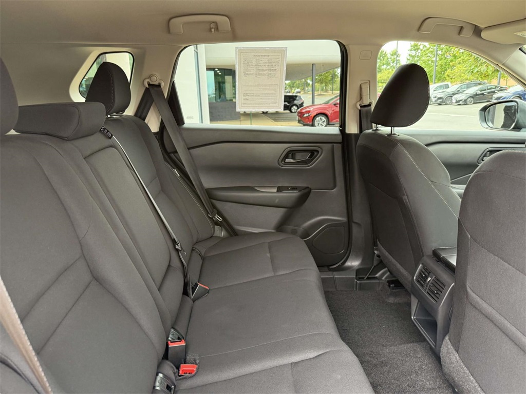 2025 Nissan Rogue S photo 9