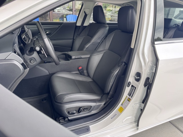 2025 Lexus ES 350 photo 14