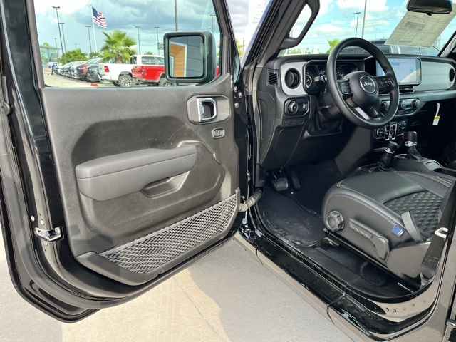 2025 Jeep Wrangler Sport photo 13