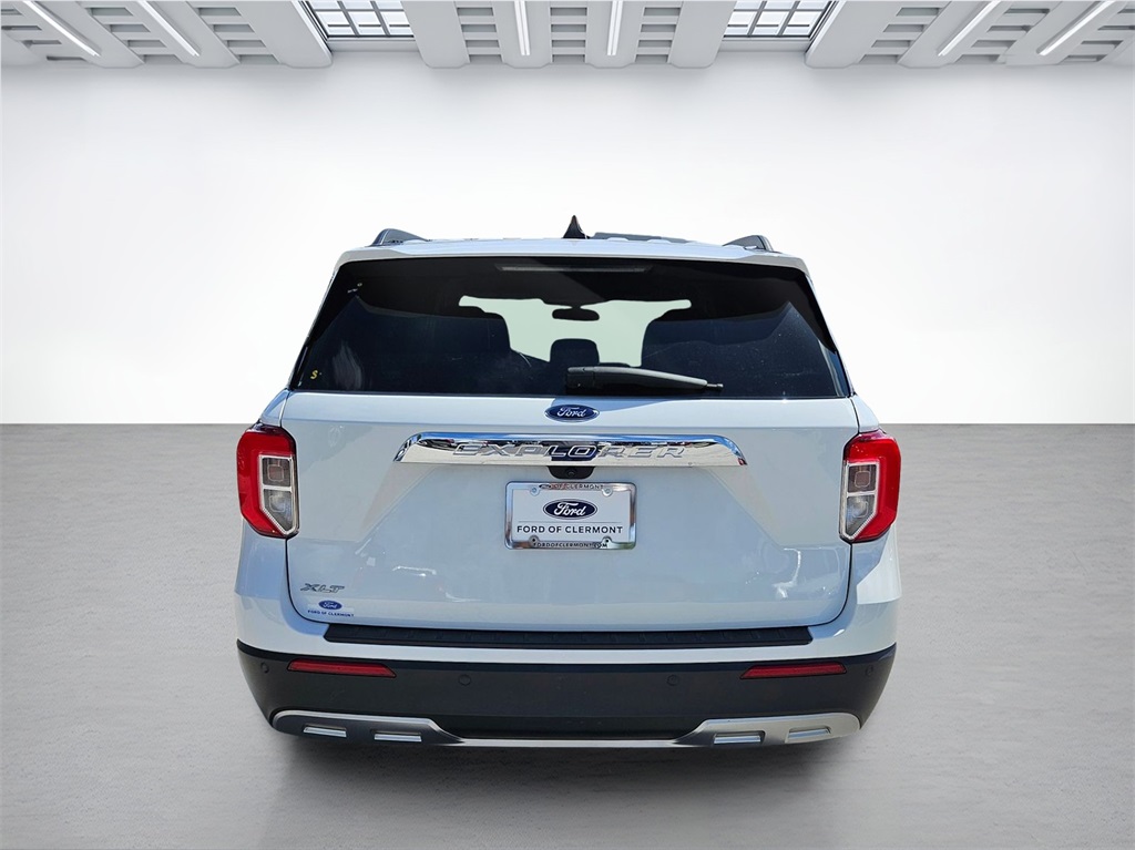 2023 Ford Explorer XLT photo 3