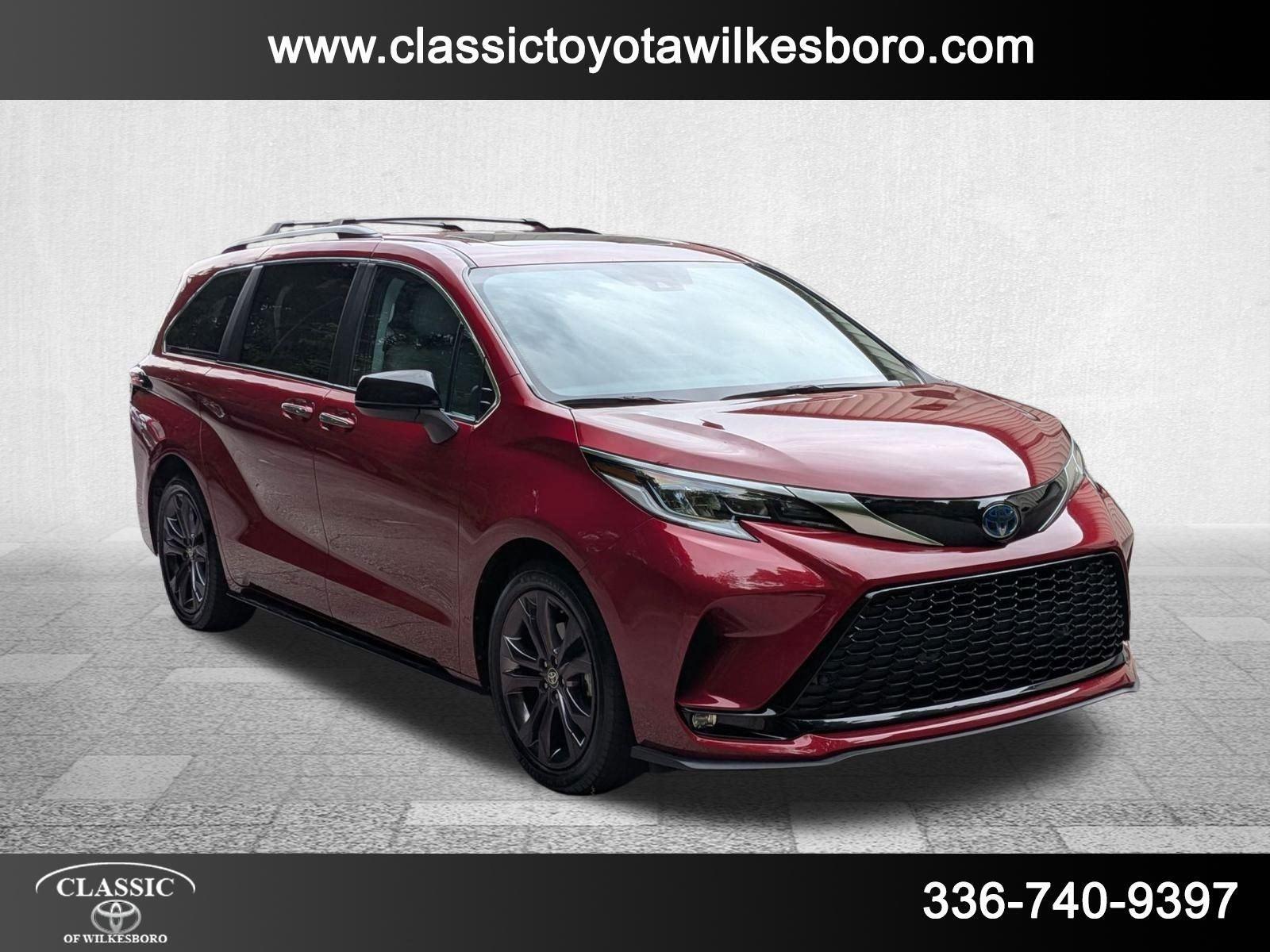 2022 Toyota Sienna XSE photo 3