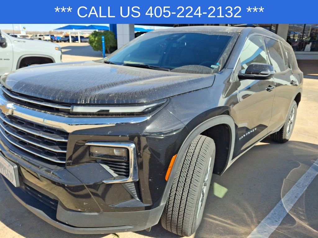 2025 Chevrolet Traverse photo 2