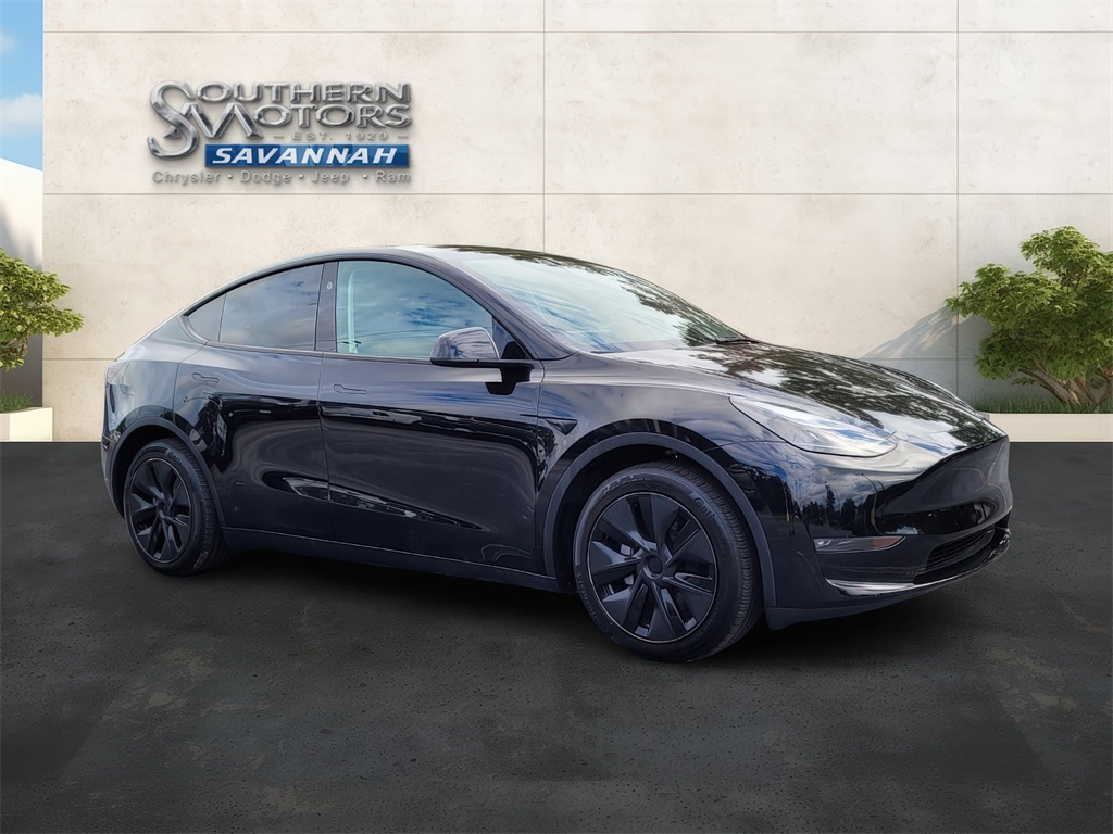 2025 Tesla Model Y Long Range photo 7