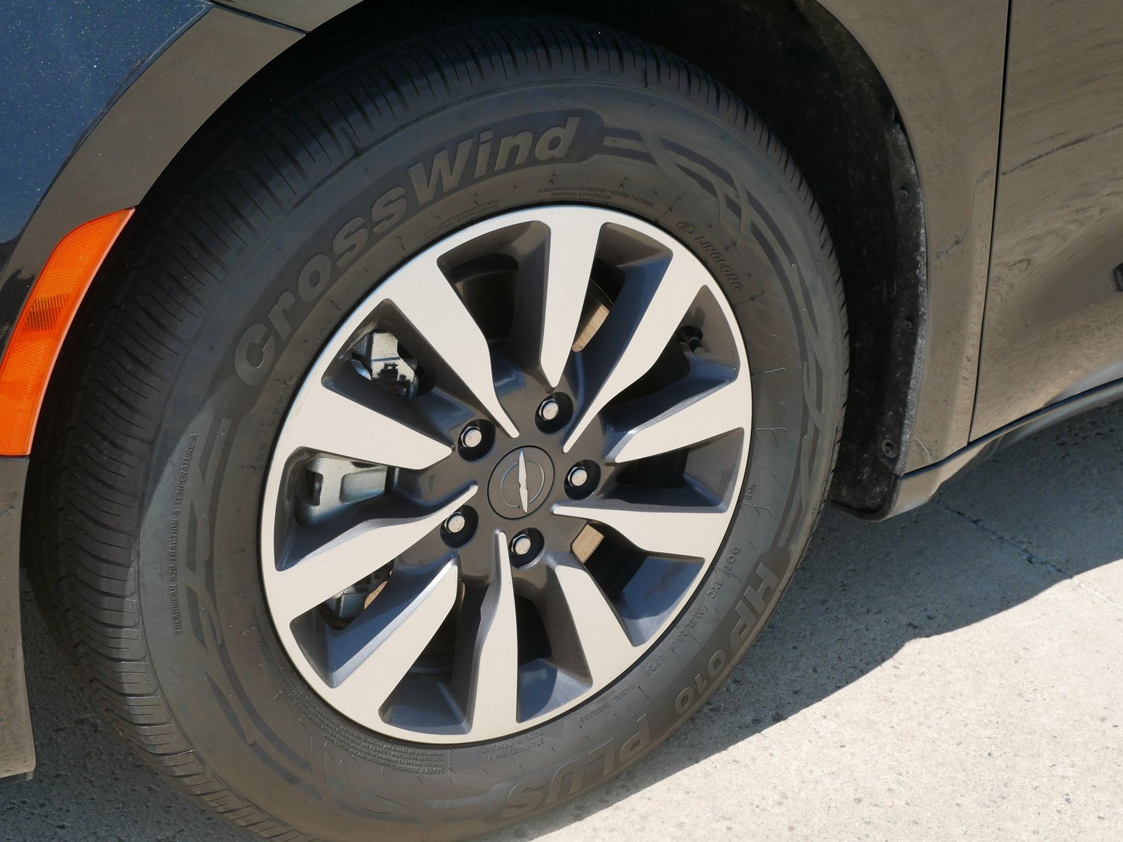 2023 Chrysler Pacifica Hybrid Touring L photo 10