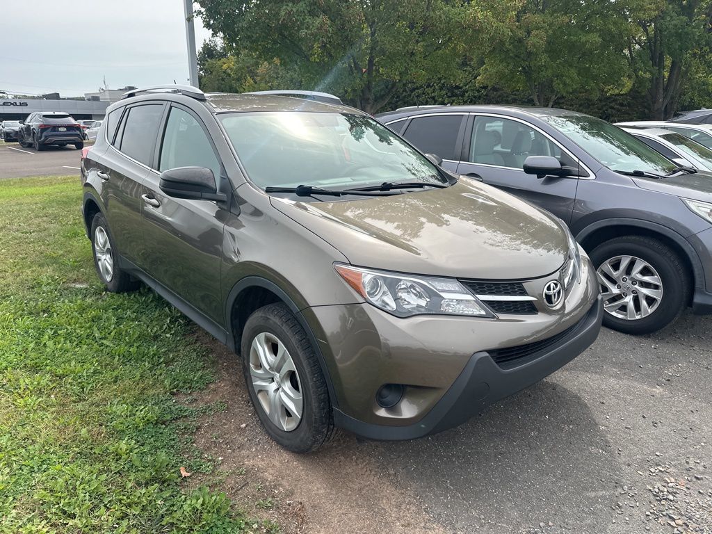 2015 Toyota RAV4 LE photo 3