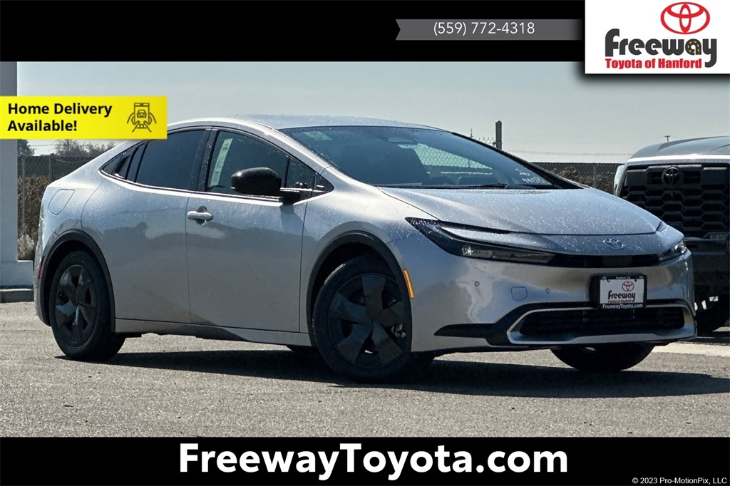 2026 Toyota Prius SE's photo