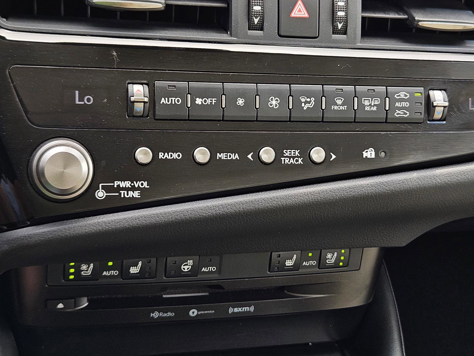 2022 Lexus ES 300h photo 21