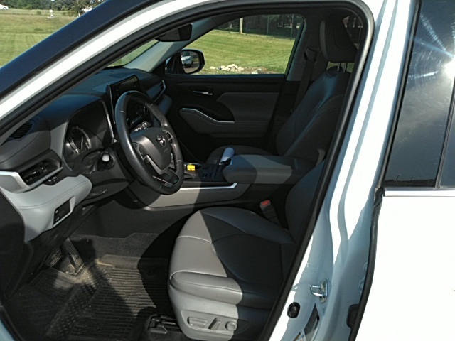 2022 Toyota Highlander XLE photo 4